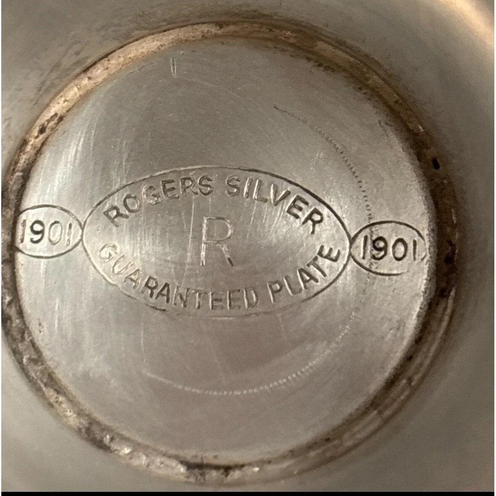 Vintage W Rogers ‎ Silver Quad Plated Sugar bowl 9 spoons one handle included